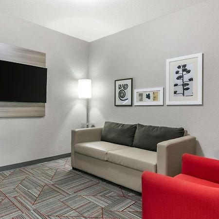 ホテル Clarion Pointe Columbus-Bradley Park エクステリア 写真