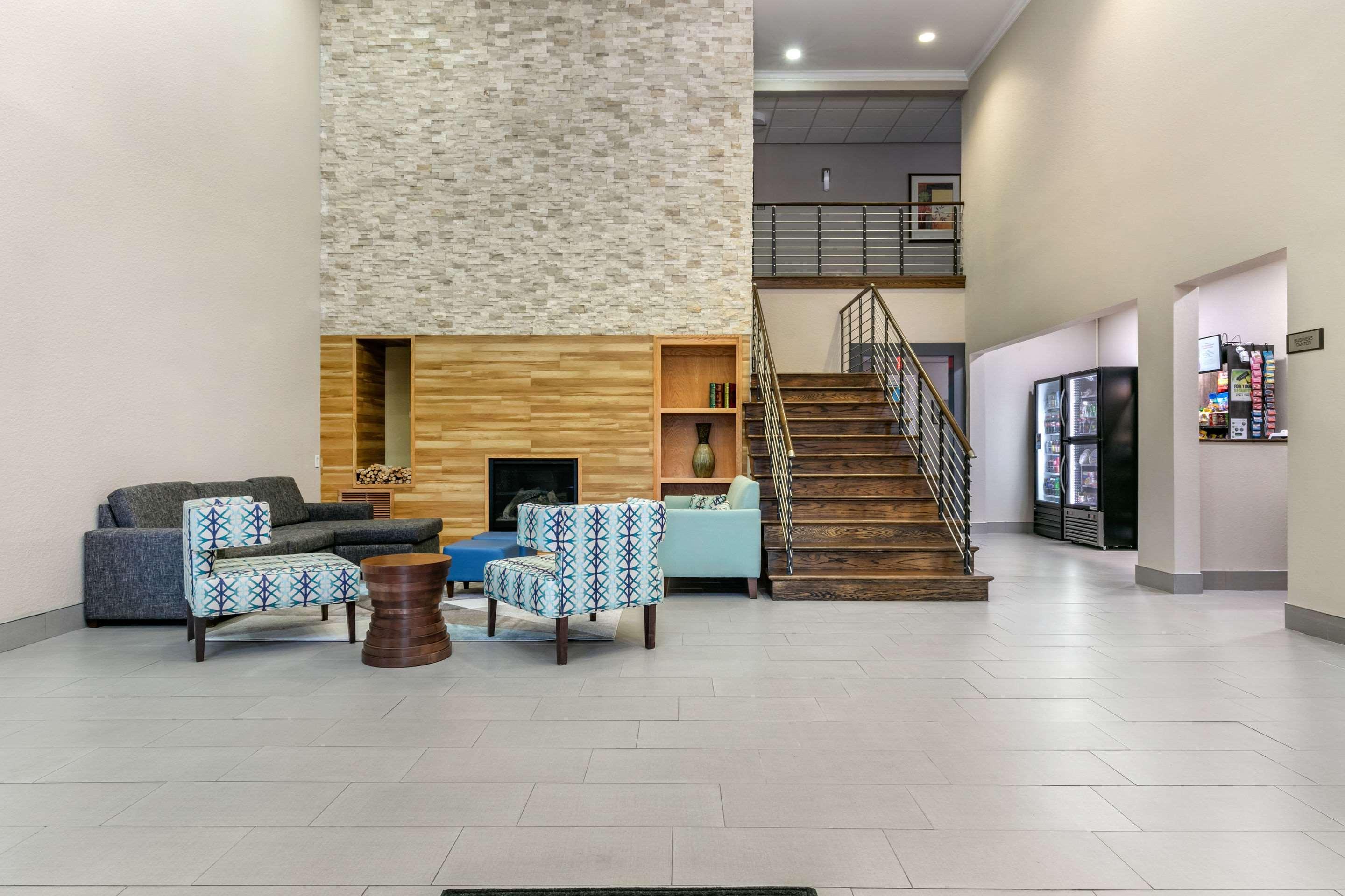 ホテル Clarion Pointe Columbus-Bradley Park エクステリア 写真
