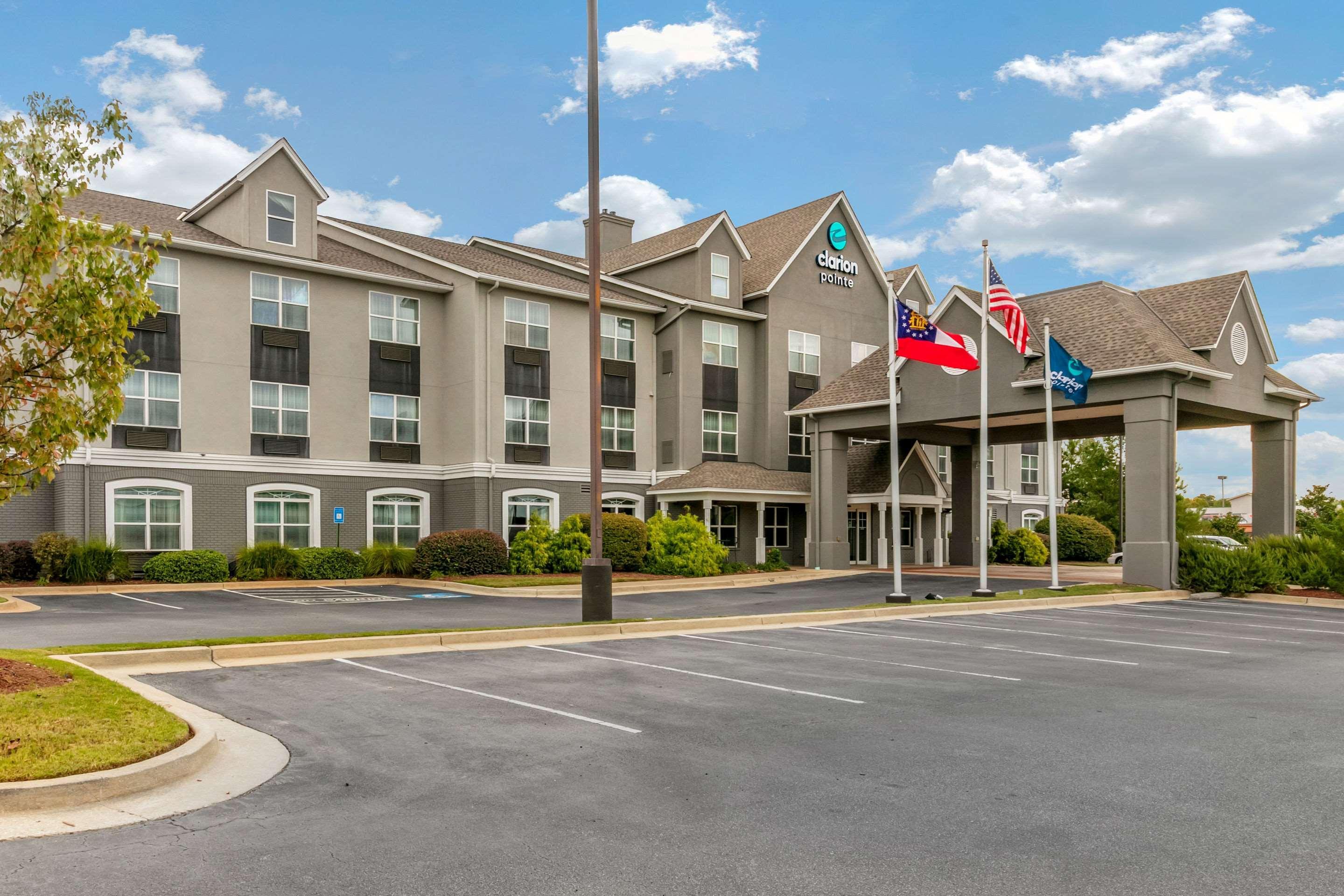 ホテル Clarion Pointe Columbus-Bradley Park エクステリア 写真