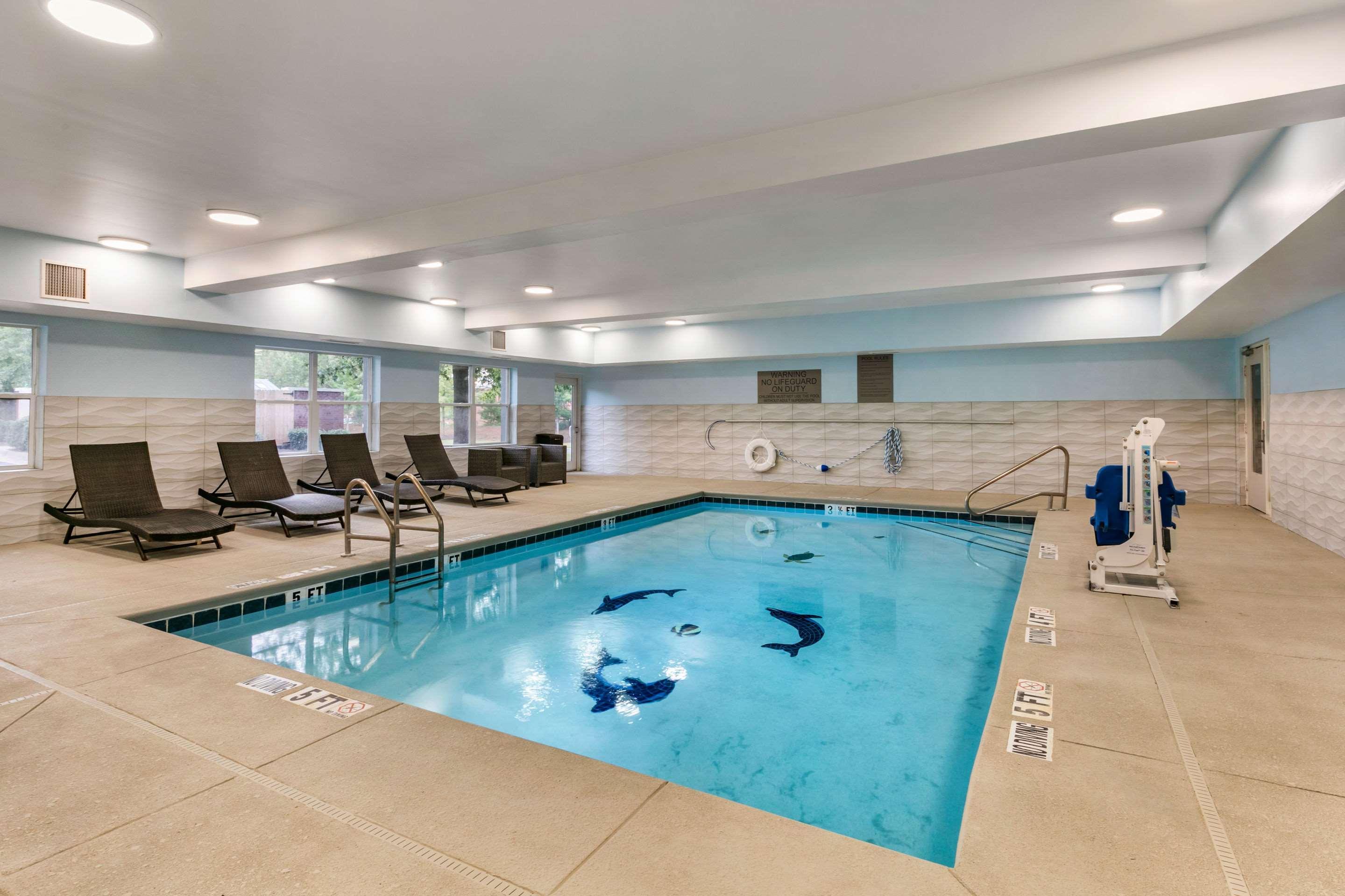 ホテル Clarion Pointe Columbus-Bradley Park エクステリア 写真