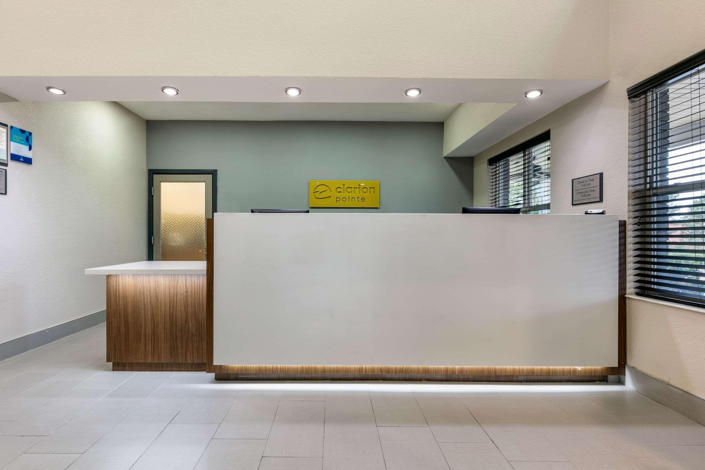 ホテル Clarion Pointe Columbus-Bradley Park エクステリア 写真