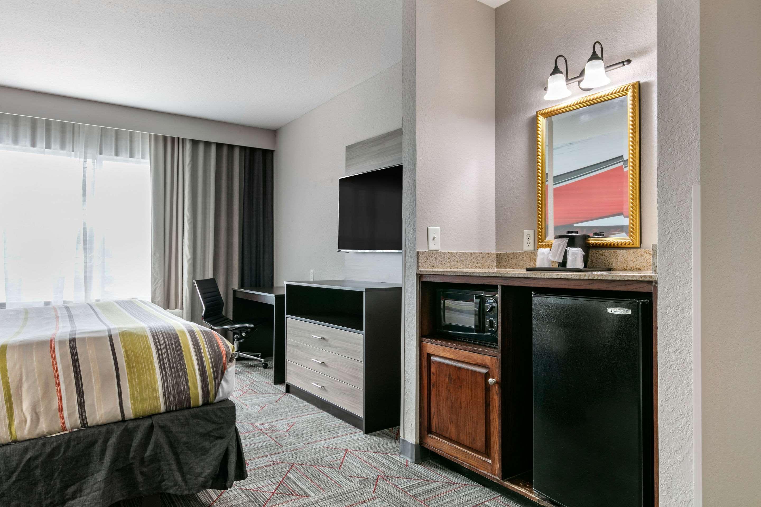 ホテル Clarion Pointe Columbus-Bradley Park エクステリア 写真