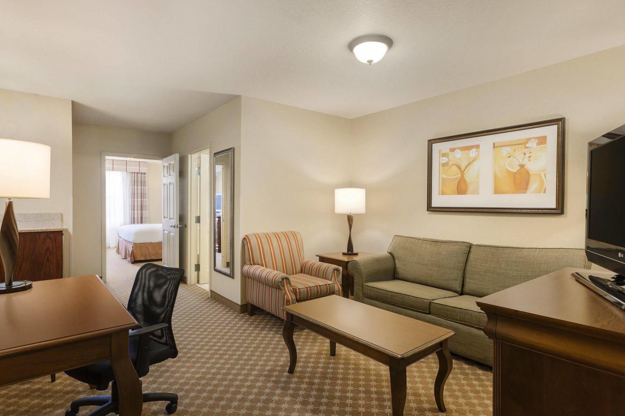 ホテル Clarion Pointe Columbus-Bradley Park エクステリア 写真