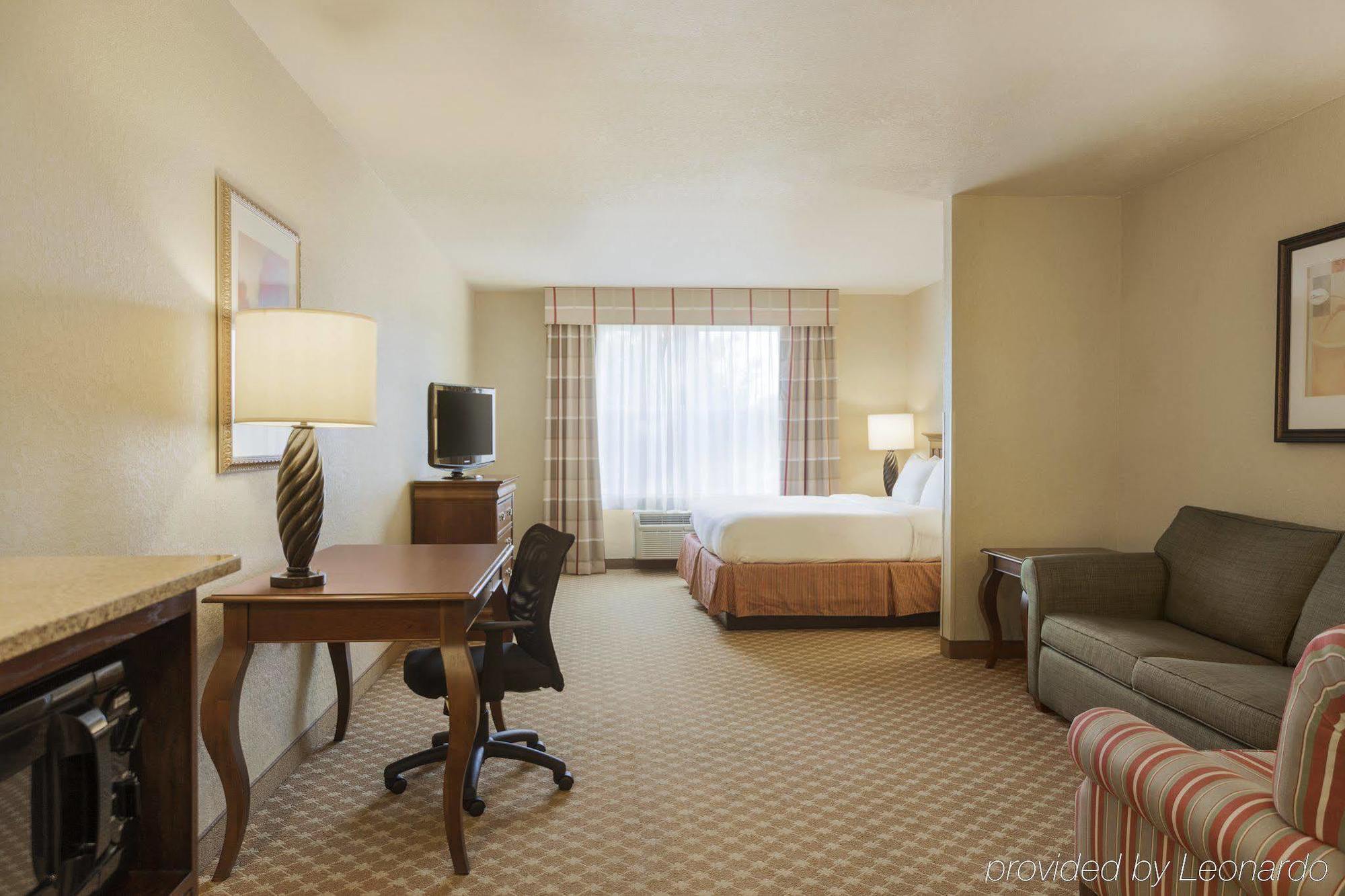 ホテル Clarion Pointe Columbus-Bradley Park エクステリア 写真